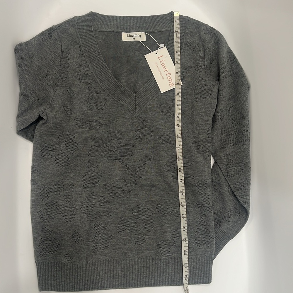 Luxeire Gray V-Neck Sweater NWT size M - Picture 6 of 7